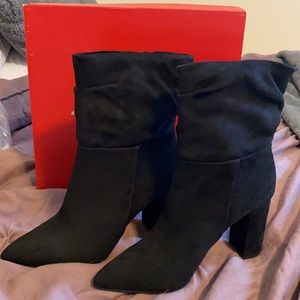 Zigi soho saray scrunch black boots size 8 never worn